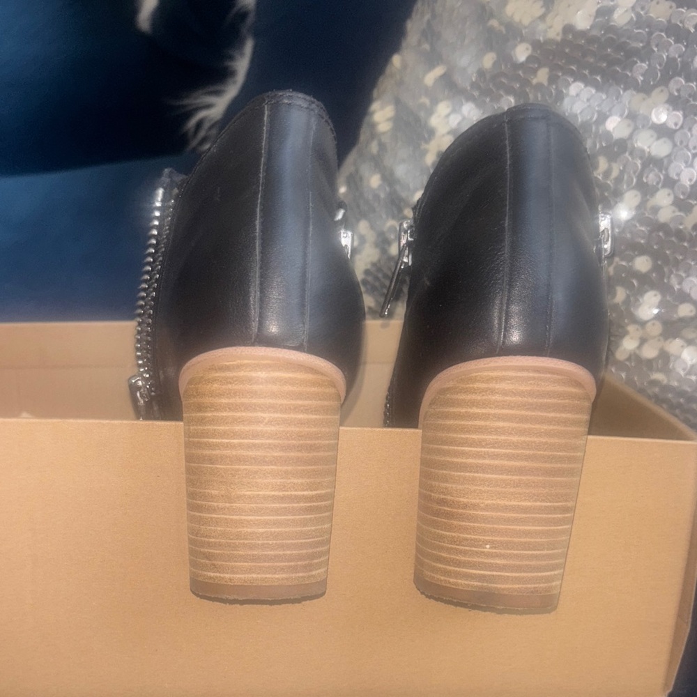 Lucky Brand Black Ankle Booties - Picture 6 of 13